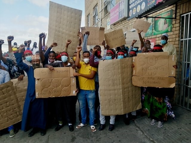 vuist Afdeling tanker SOUTH AFRICA: Somali shop owners protest after Port Elizabeth murders