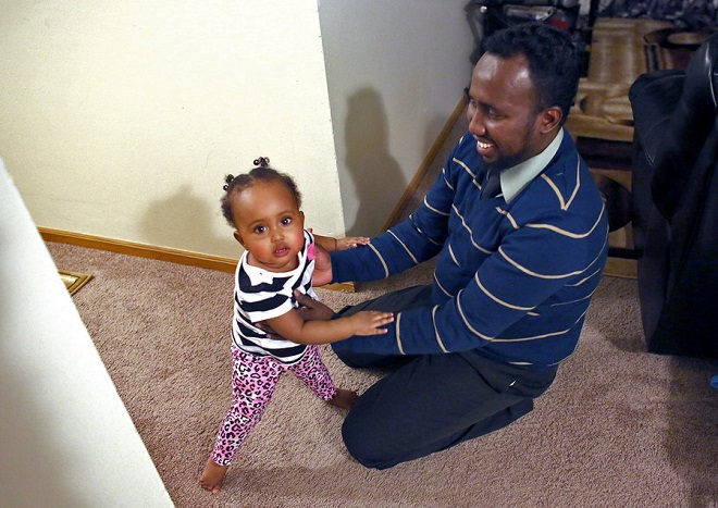Somalis push Minnesota officials to help after bank halts money transfers