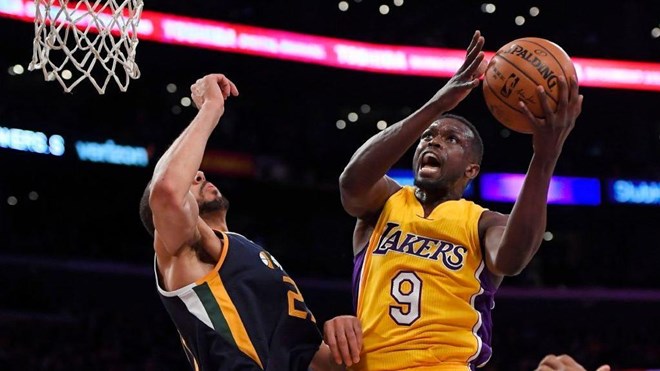 Lakers' Luol Deng critiques President Trump's executive order on refugees