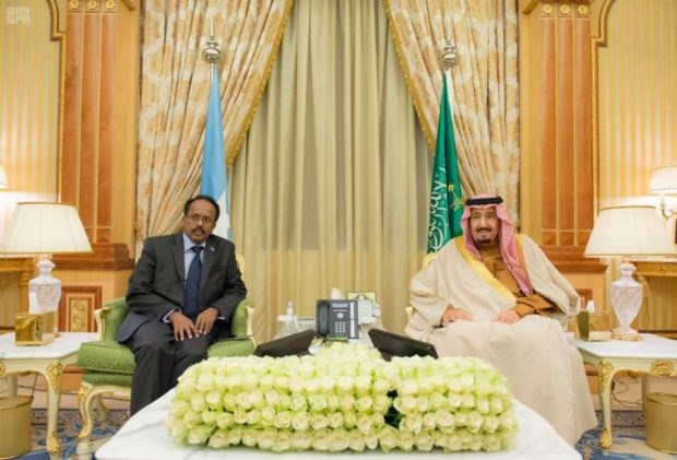 Custodian of the Two Holy Mosques meets Somalia’s President. SPA