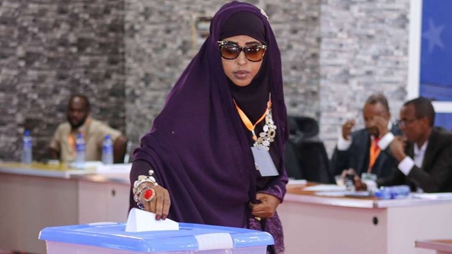 A member of parliament of Somalia’s Jubaland State casts her vote at a past election. PHOTO | STRINGER | AFP