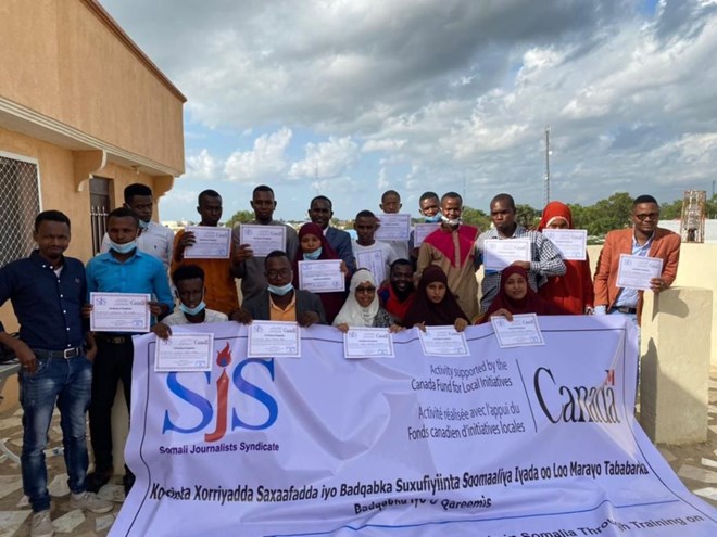 Journalists pose for a group photo following the conclusion of a three-day safety training in Jowhar on Friday, 22 October, 2021. Activity is supported by Canada Fund. | PHOTO/SJS.