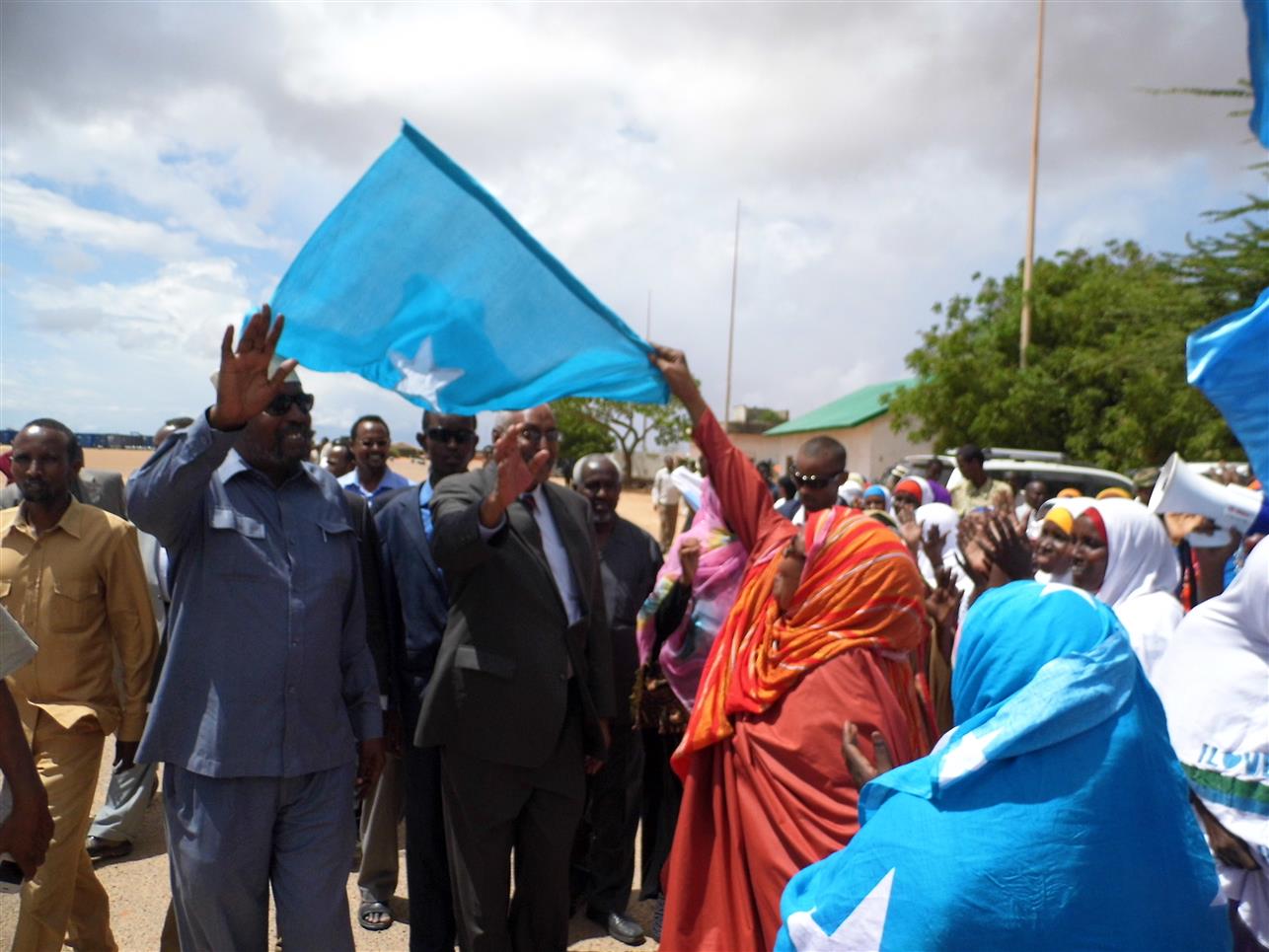 Wararka Maanta: Isniin, May 4 , 2015-Wafdi Uu Horkacayo Madaxweyne Ku ...