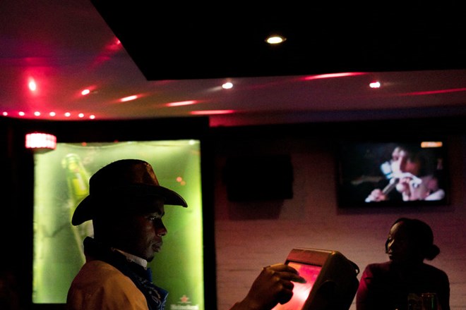 Country music night at Gallileo Lounge. Credit Sam Wolson for The New York Times