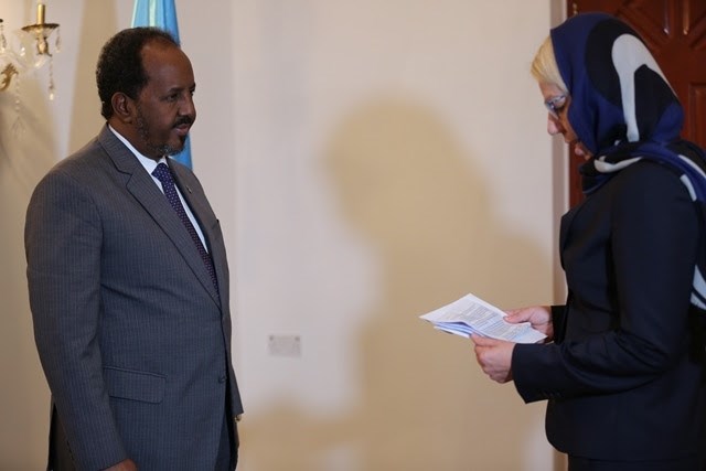 President Hassan and new Finish Ambassador to Somalia Tarja Orvokki Fernandez at Villa Somalia. 1st Dec, 2015. Photo by Villa Somalia