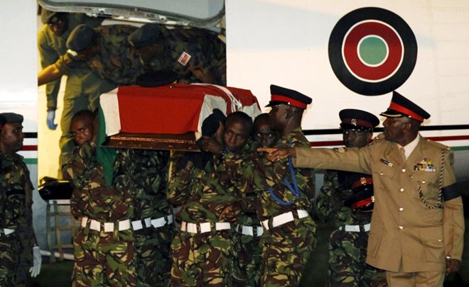Members of the Kenya Defense Forces in Nairobi carry the casket of a comrade serving in the African Union Mission in Somalia, who was killed during an attack last week by Somalia’s al Shabaab Islamist group. (Thomas Mukoya/ Reuters)