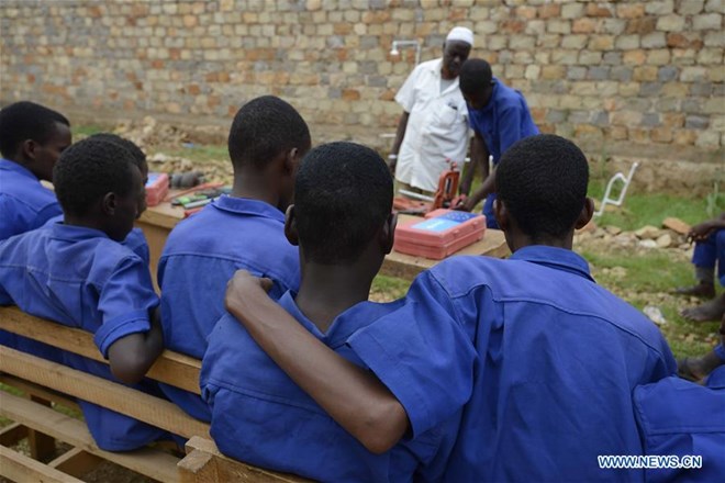 BAIDOA (SOMALIA), Feb. 12, 2016(Xinhua)-- Boys formerly associated with armed forces and those at risk of being recruited, learn about plumbing at a training centre run by UNICEF partner, INTERSOS, in Baidoa, Bay region of Somalia, Nov. 12, 2015. February 12 is known as the International Day against Child Soldiers or international "Red Hand Day". Close to 100 Somali boys and girls have been enrolled in the vocational training, including plumbing, electronics, carpentry and tailoring. The life and technical skills they learn here will help them start a new life once they are reintegrated into their communities. The children also receive psychosocial counseling, and participate in basic literacy courses and recreation activities. Parents, community members and government authorities are sensitized on the impact of child recruitment and supported to be positive agents in the reintegration process. (Xinhua/UNICEF/Sebastian Rich)