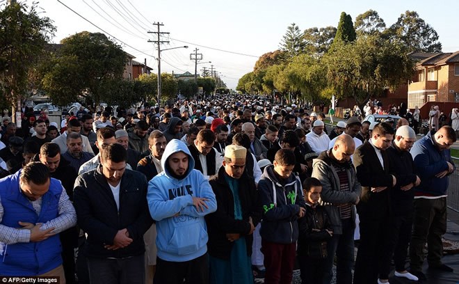 Thousands of Muslims have gathered at Lakemba Mosque in Sydney for Eid Al-Adha prayers on September 12, 2016 (AFP/ Getty Images)