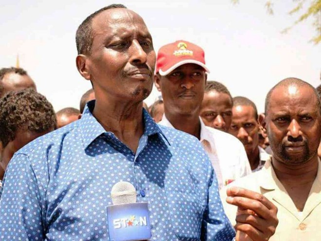 Former Saudi Arabia Amb. Mohamed Abdi who is seeking to unseat Governor Ahmed Abdullahi speaking to the press in Wajir town yesterday.