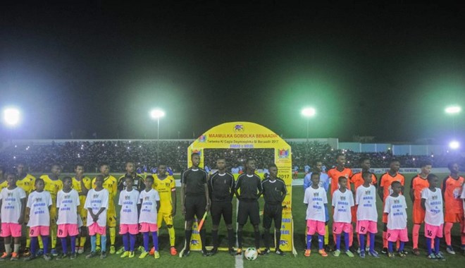 Players stand before the football match between Hodan (orange) and Waberi district (yellow) for the first time in thirty years at the Konis Stadium, renovated by FIFA, in Modadishu, Somalia, on September, 8, 2017. AFP Photo