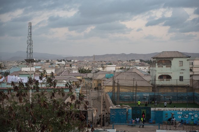 A view of the port city of Bossaso, Somalia, at dusk, March 25, 2018. (J. Patinkin/VOA)