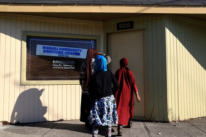 Hodan Bahir and her children come to the Somali Community Services Center in Seattle to practice for a community event. Bahir, who often goes by Esther, takes two trips to bring her son and four daughters Salma (15), Suweyda (13), Suheyb (11), Samra (10) and Sabrina (7) on a Saturday. (Photo by Ester Ouli Kim.)