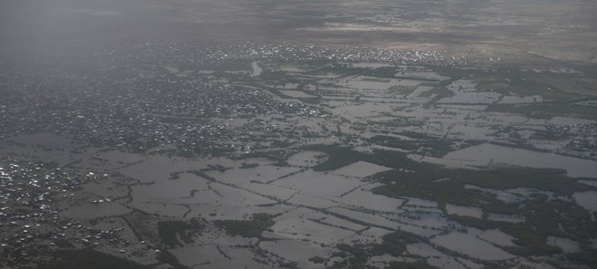 The town of Beledweyne in the Hiiraan region of Somalia as seen from the air submerged in flood waters from the Shabelle river on 30 April 2018. Belet Weyne is currently experiencing its worst flooding ever and over 150,000 people have been displaced. UN Photo/Ilyas Ahmed