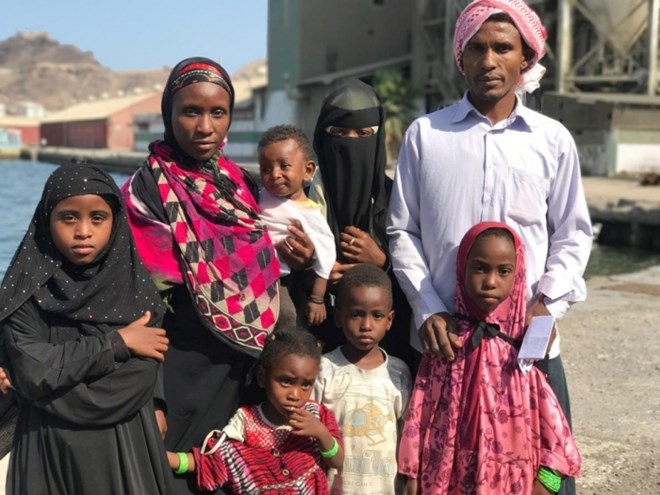 Batola and Hussen Mohammed and their children prepare to depart Yemen’s Port of Aden for Somalia, through the support of a UNHCR and International Organization for Migration assisted spontaneous return programme for Somali refugees in Yemen.
© UNHCR/Shabia Mantoo