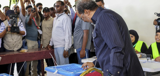 Madaxweyne Xasan Sheekh oo codkiisa dhiibtay, Wada hadalna ugu baaqay Mucaaradka