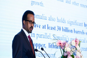 Wasiirka Ganacsiga Soomaaliya oo Beijing ka Furay Madasha Maalgashiga iyo Ganacsiga Soomaaliya iyo Shiinaha