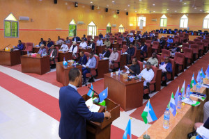 Xildhibaannada Puntland oo su’aalo adag ka keenay mushaarka shaqaalaha oo sanadkan La bixiyay Saddex Bilood Kaliya